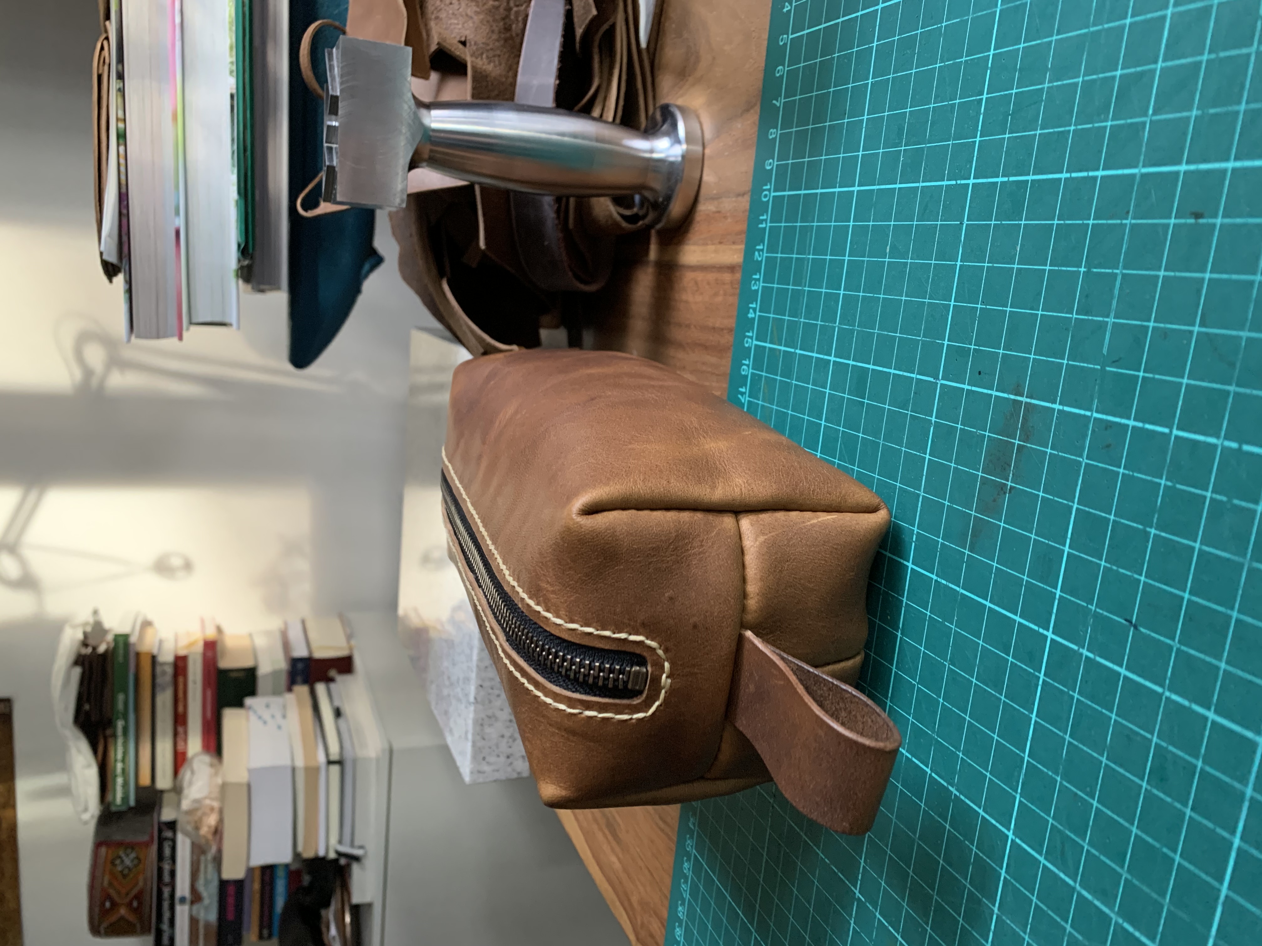 RB Ledermanufaktur Detailaufnahme Lederarbeit