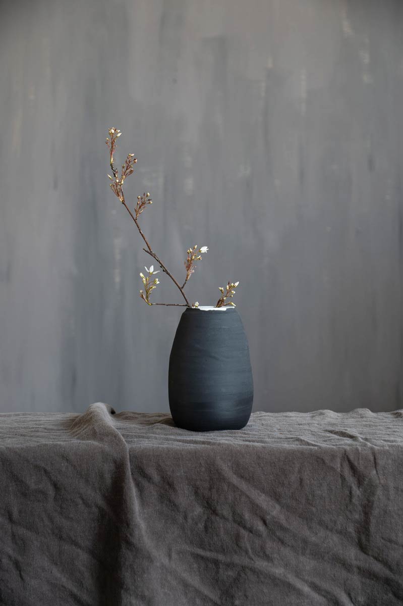 Handmade ceramic vase by DØRFKIND